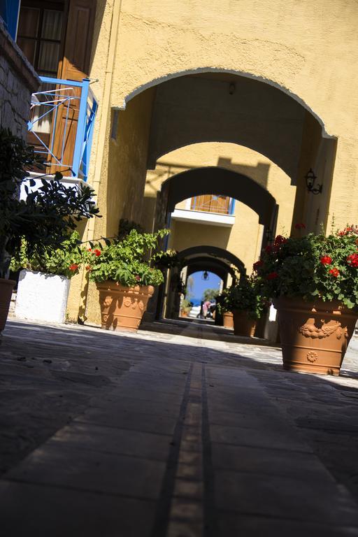 Hesperia Hotel Karlovassi Exterior foto
