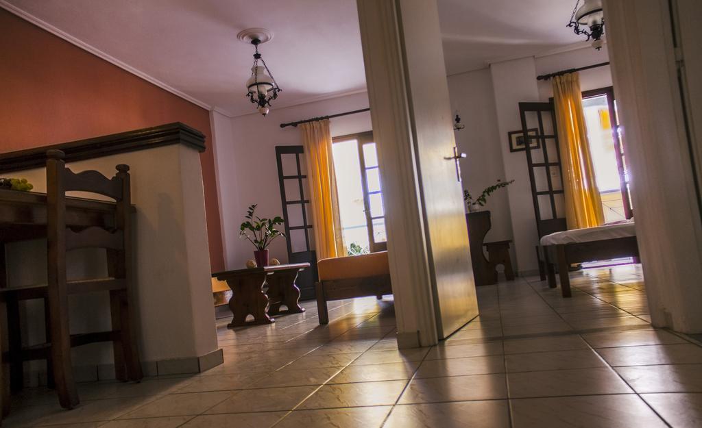 Hesperia Hotel Karlovassi Zimmer foto