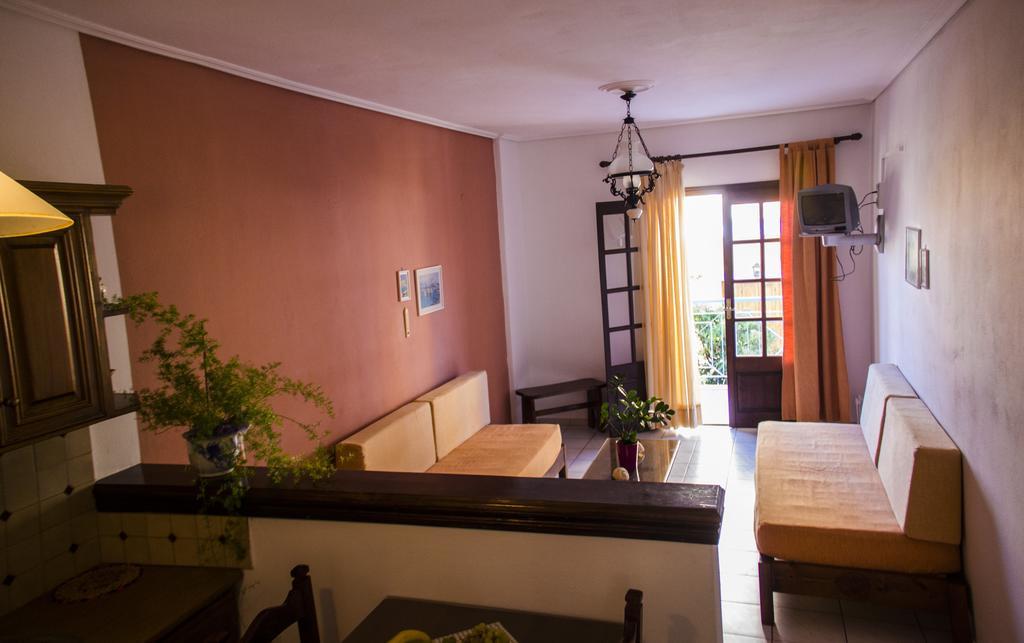 Hesperia Hotel Karlovassi Zimmer foto