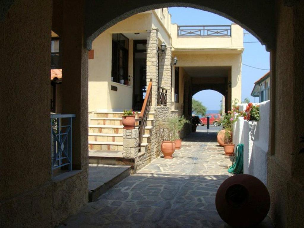 Hesperia Hotel Karlovassi Exterior foto