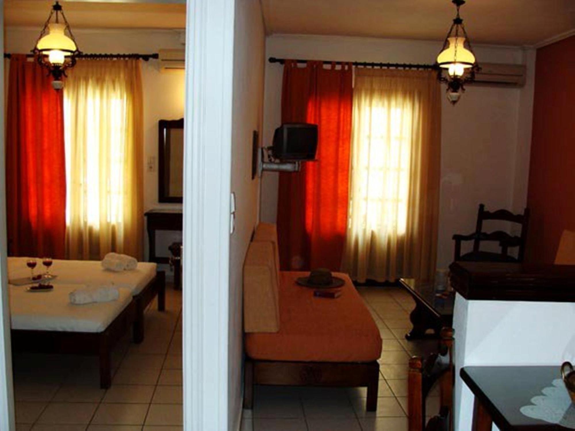 Hesperia Hotel Karlovassi Exterior foto